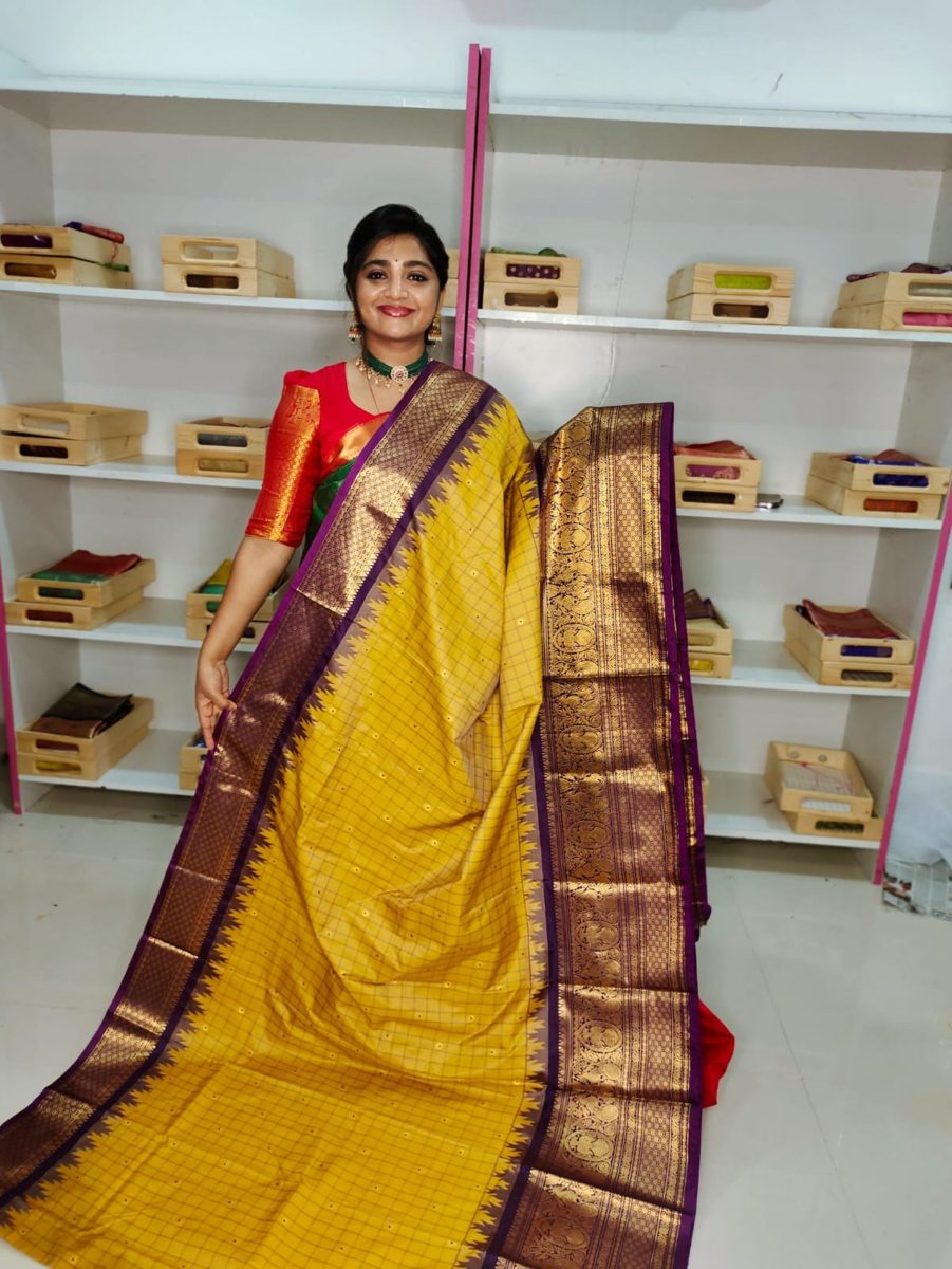 Primeme gadwal silk saree
2500