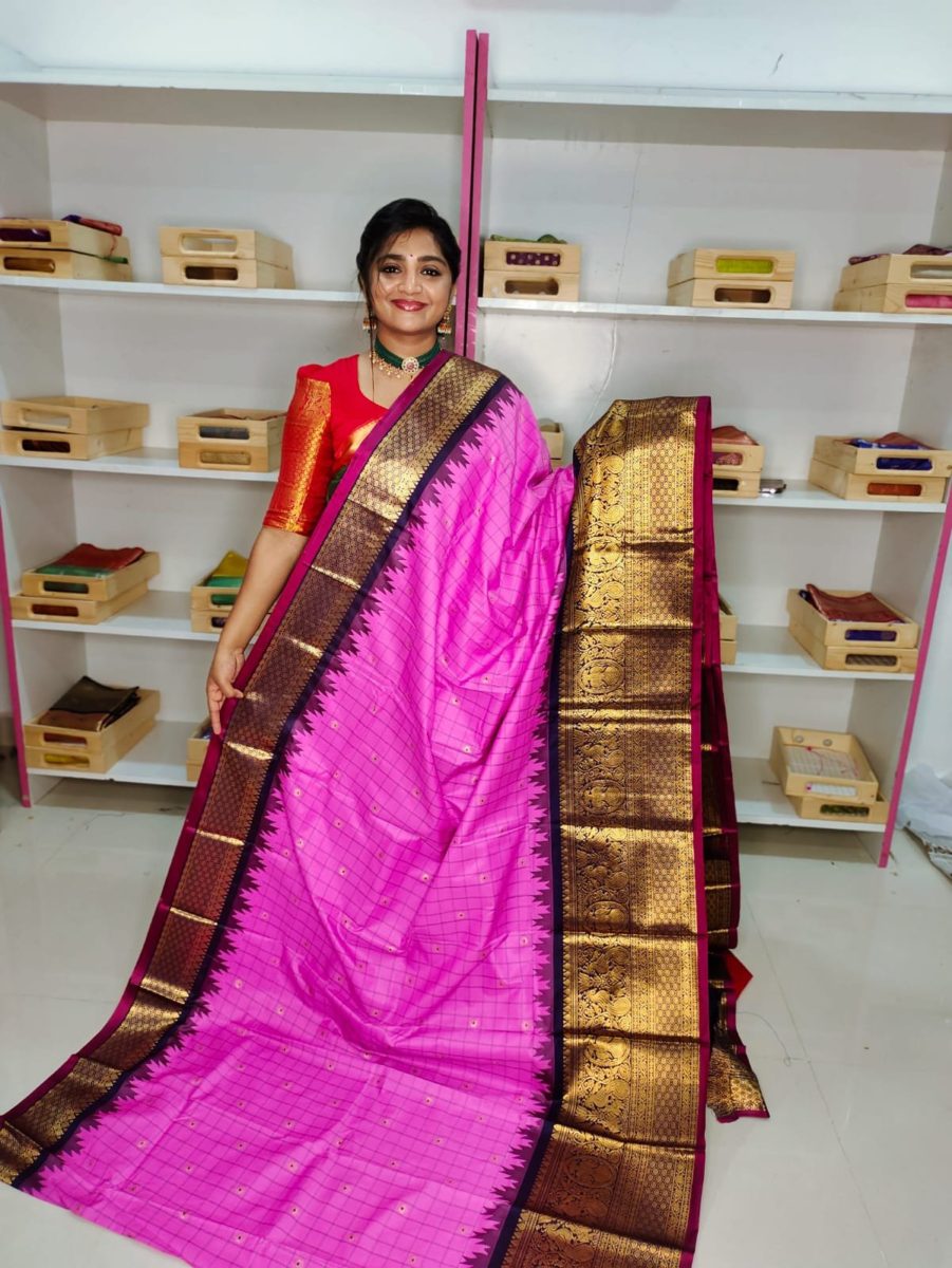 Primeme gadwal silk saree
2500