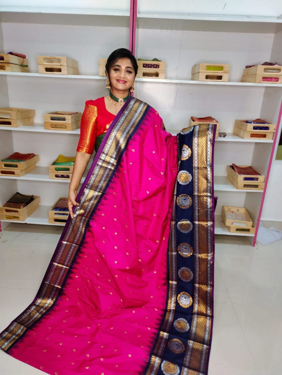 Primeme gadwal silk saree
2500