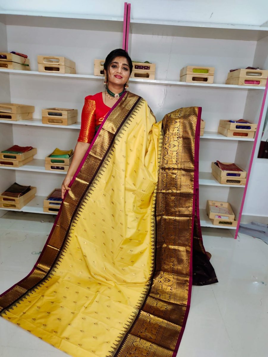 Primeme gadwal silk saree
2500