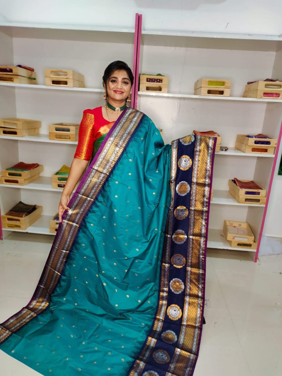 Primeme gadwal silk saree
2500