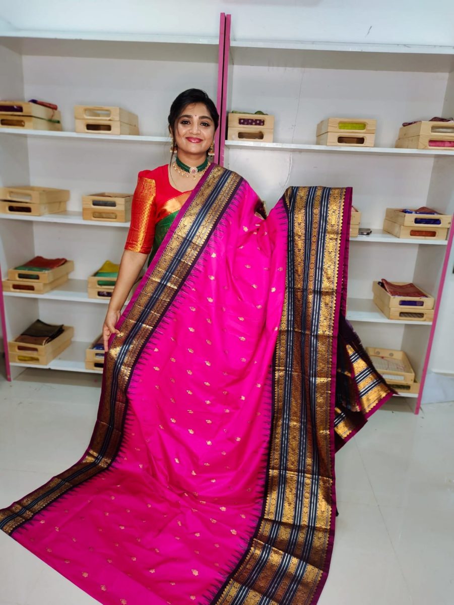 Primeme gadwal silk saree
2500