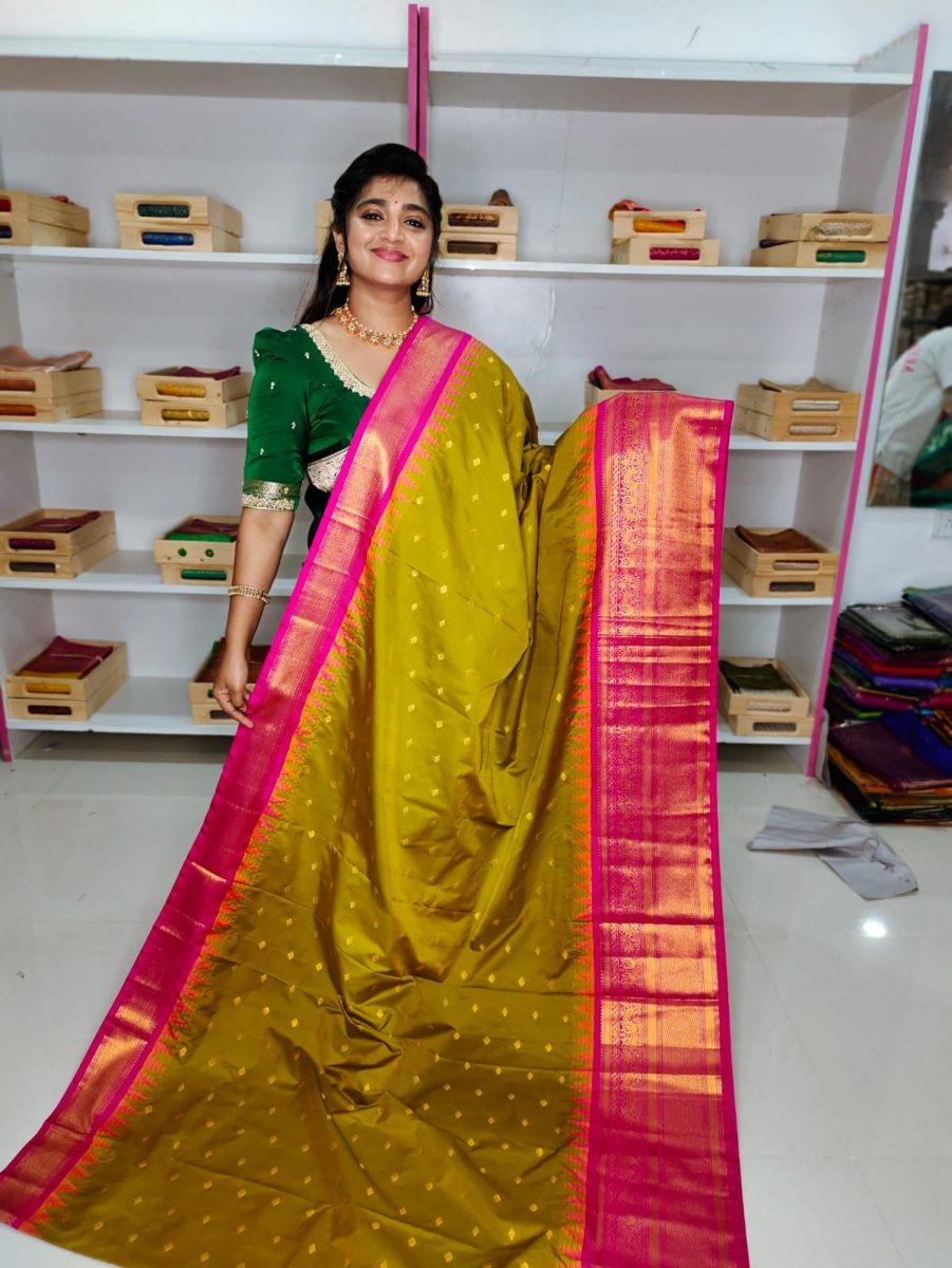 గద్వాల్ సిల్క్ చీరపై 50% తగ్గింపు