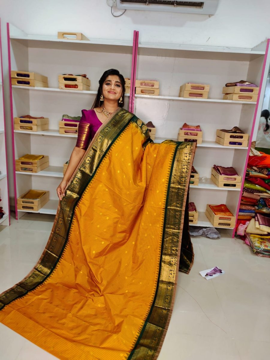 50% అమ్మకానికి గద్వాల్ సిల్క్ చీర