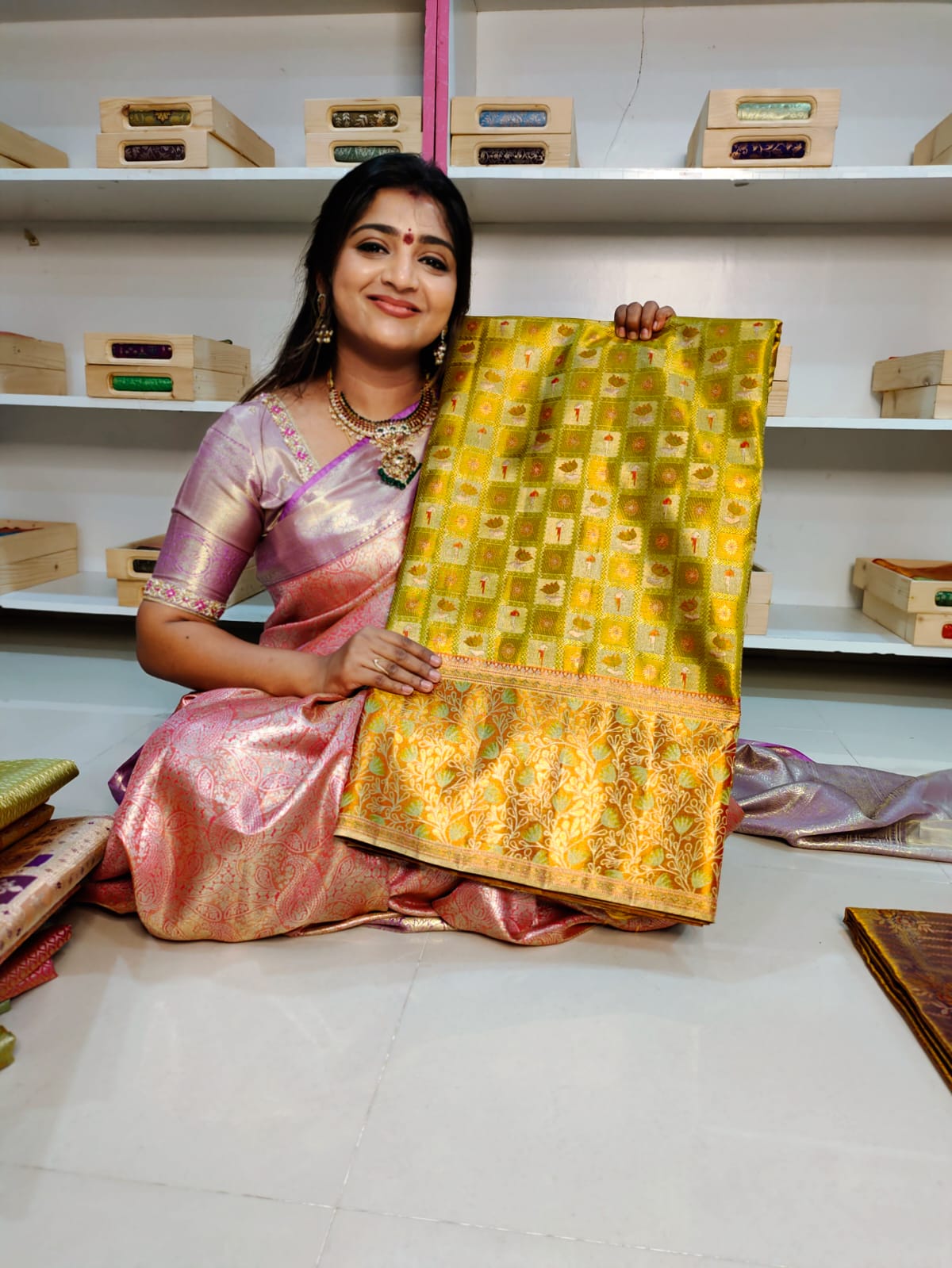 100% సిల్క్ మార్క్ సర్టిఫైడ్ కంజీవరం మీనాకరి చీర