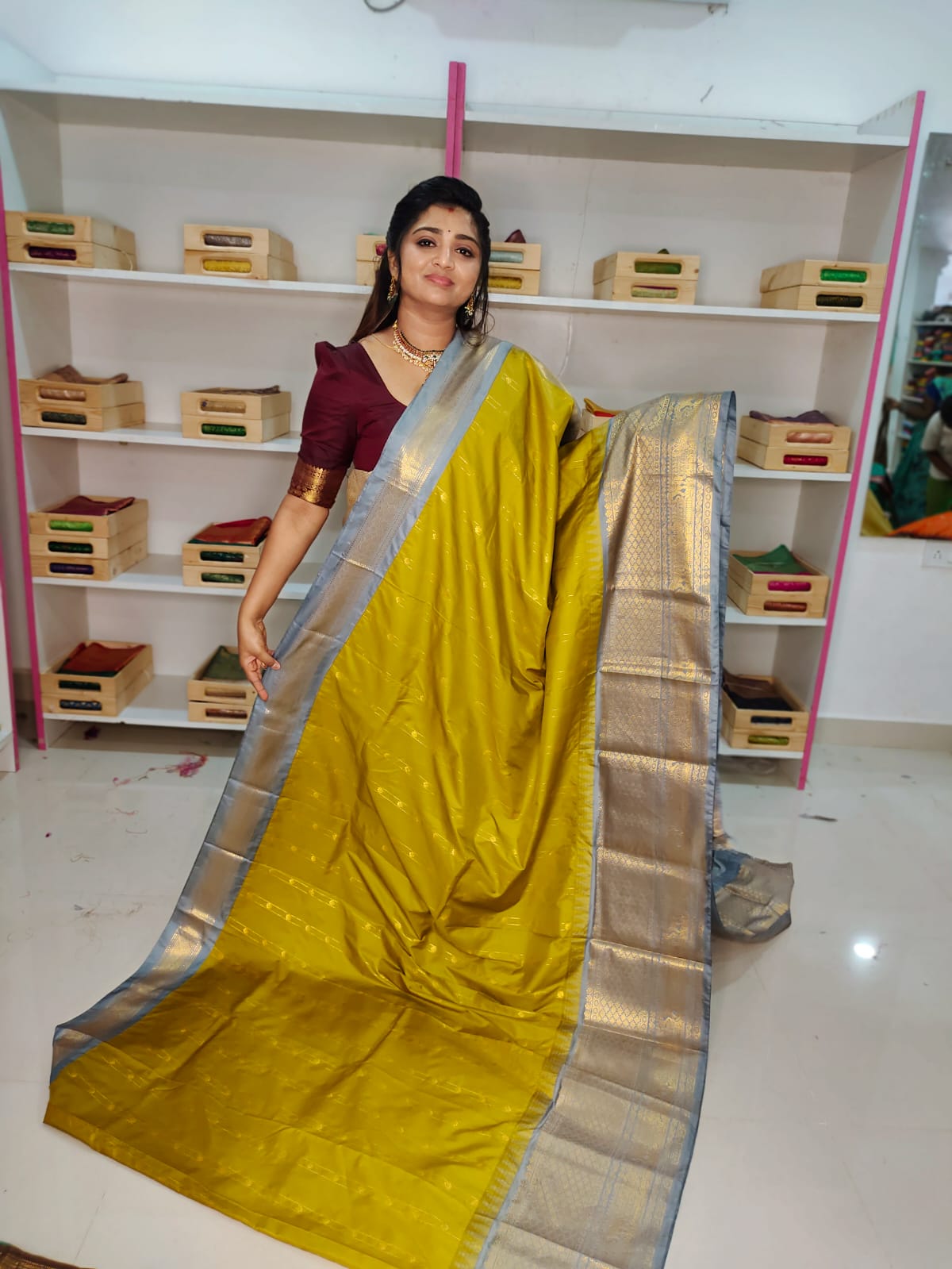 50% గద్వాల్ పట్టు చీరలను ఆఫర్ చేస్తాయి