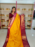 50% గద్వాల్ పట్టు చీరలను ఆఫర్ చేస్తాయి