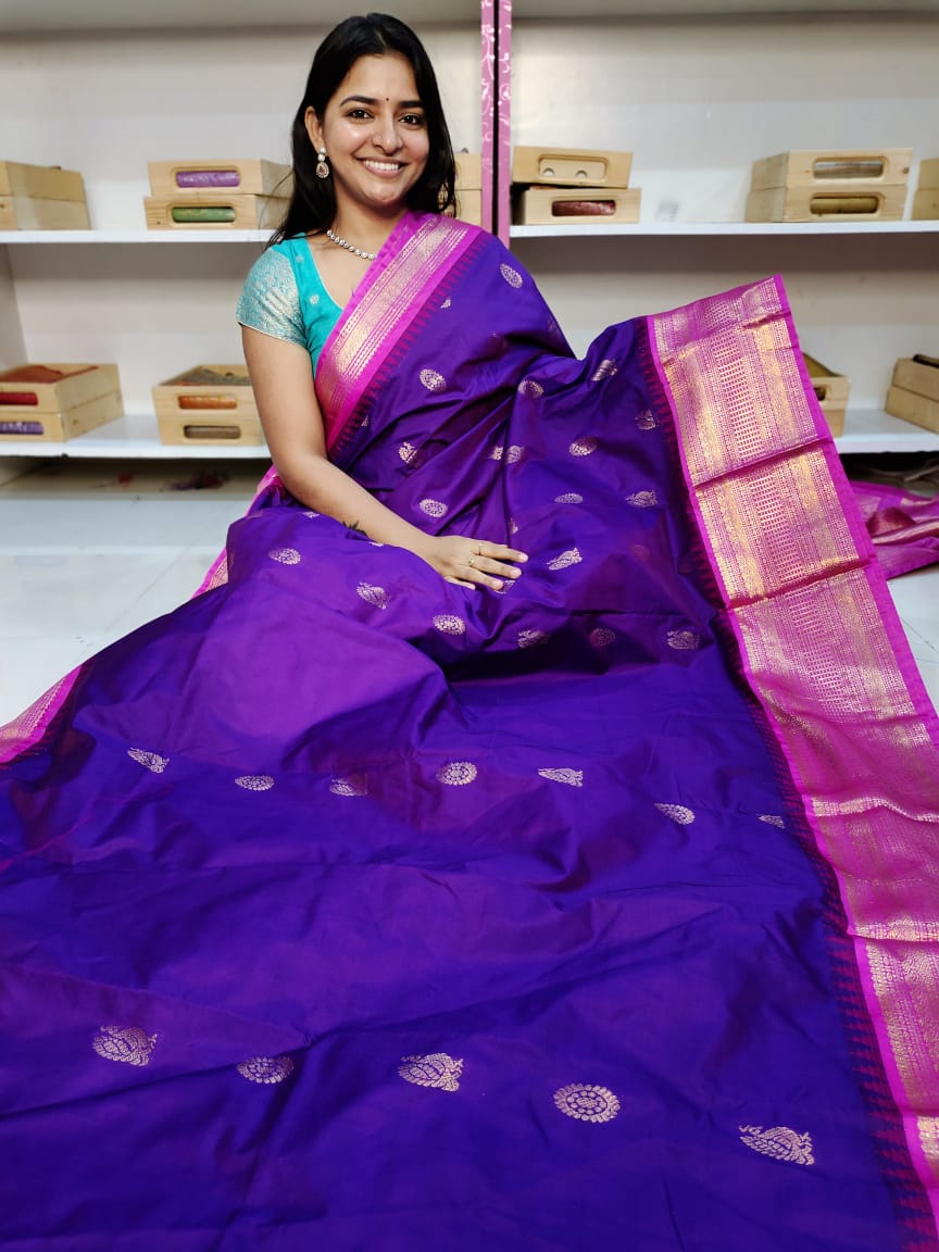Gadwal offer sarees
