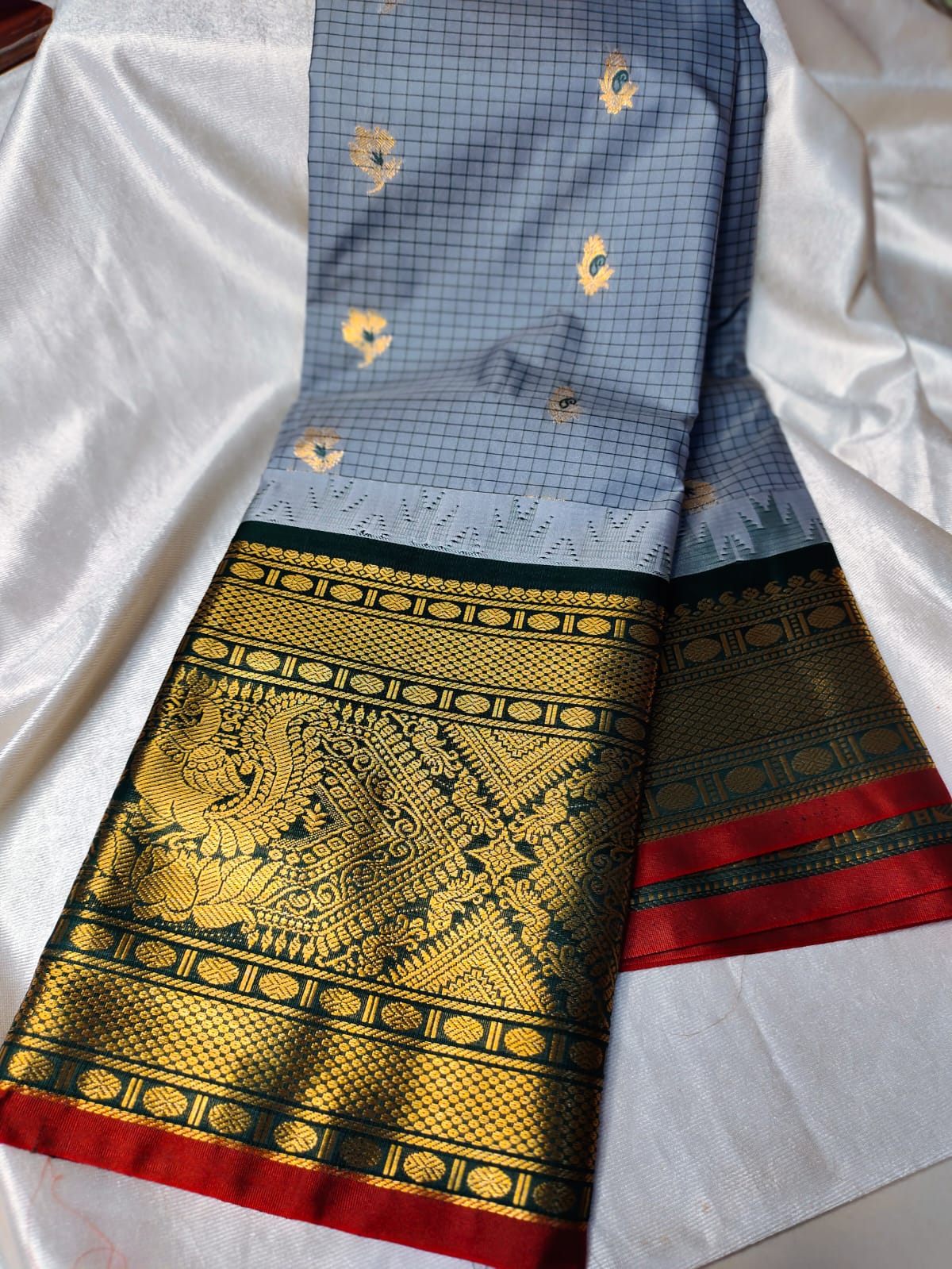 Vitange gadwal silk