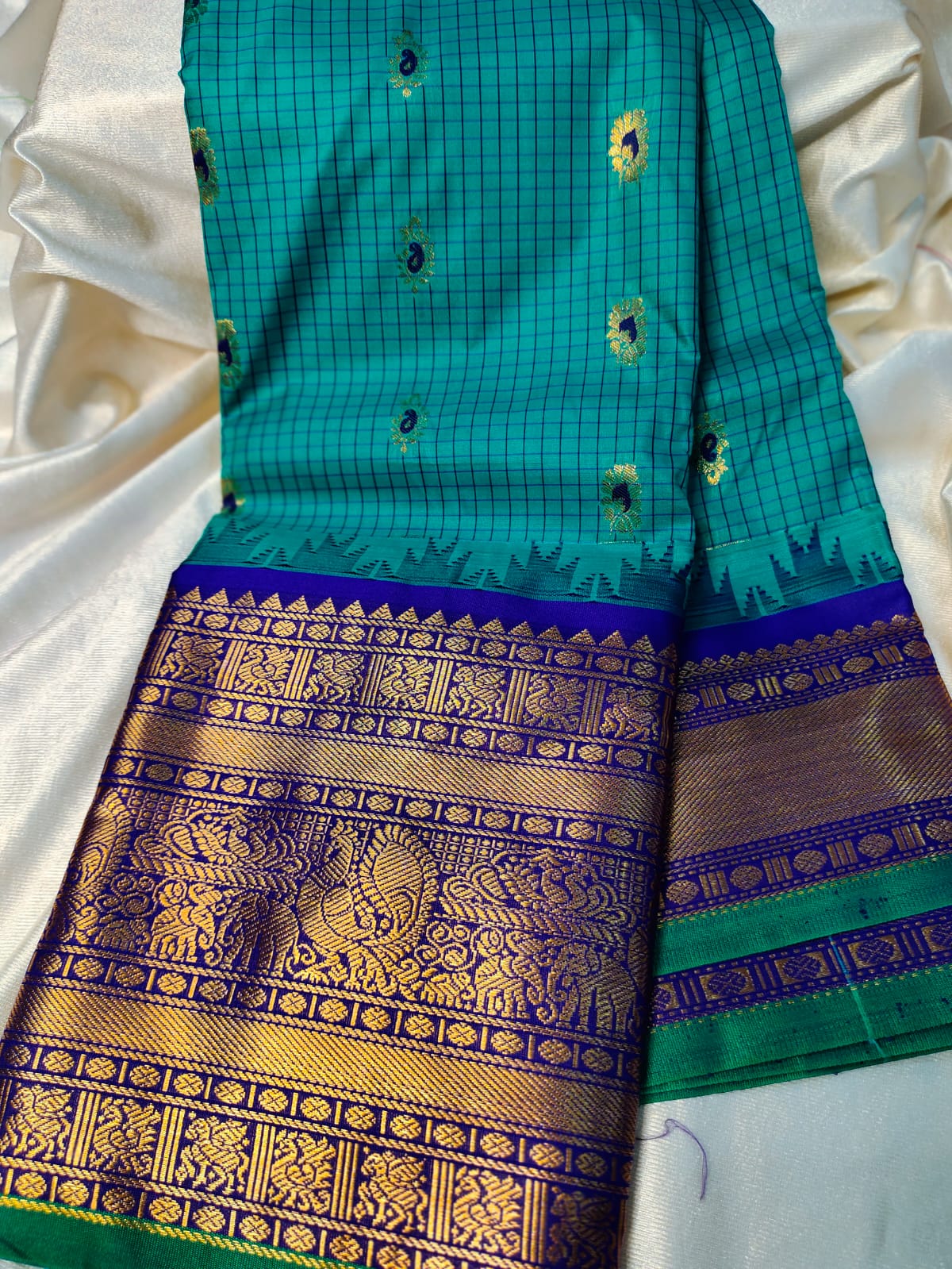Vitange gadwal silk