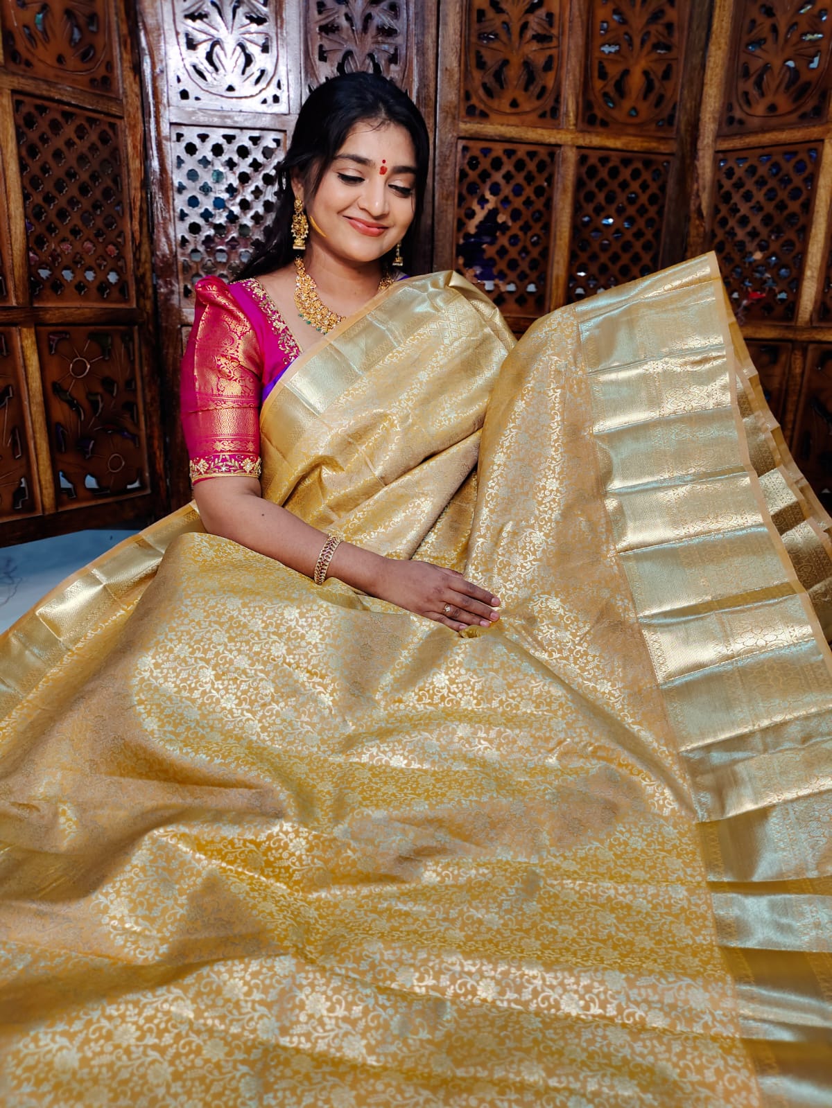 90% కంచి పట్టు చీరలను అందిస్తున్నాయి