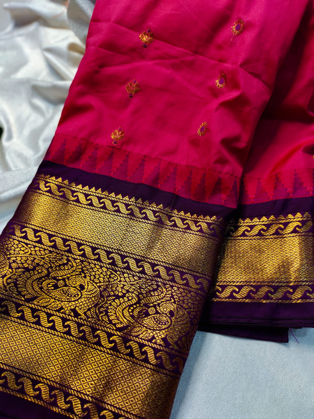 60% offer gadwal sarees