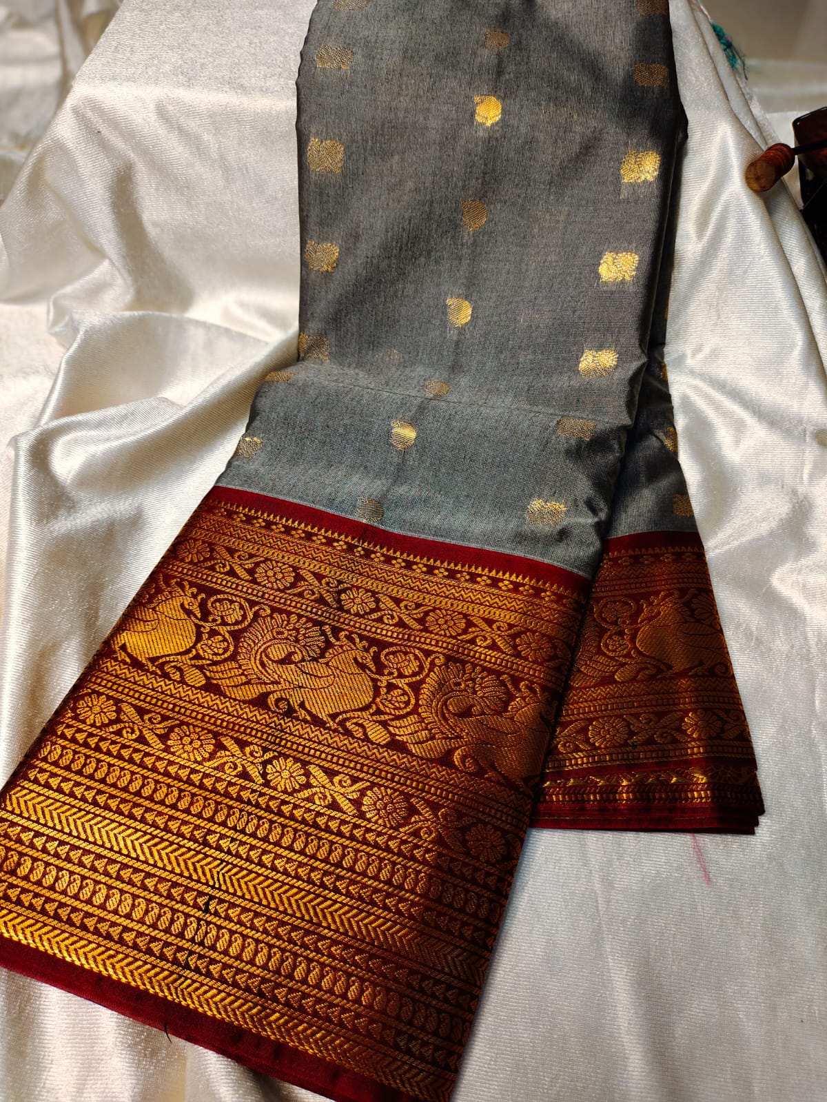 Vitange gadwal silk