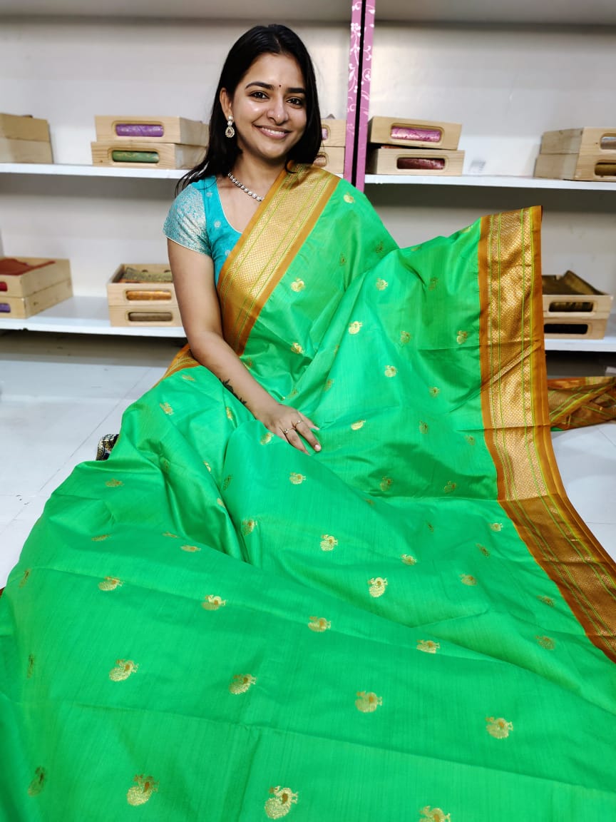 Gadwal offer sarees