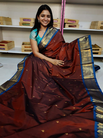 Gadwal offer sarees