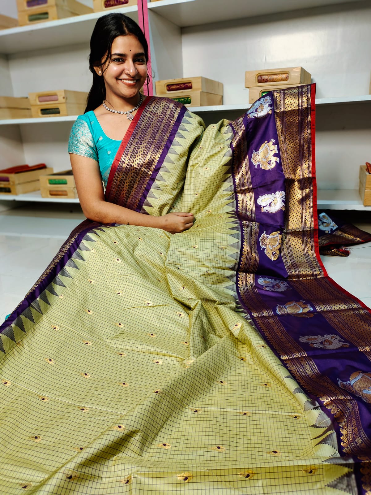 Vitange gadwal silk
