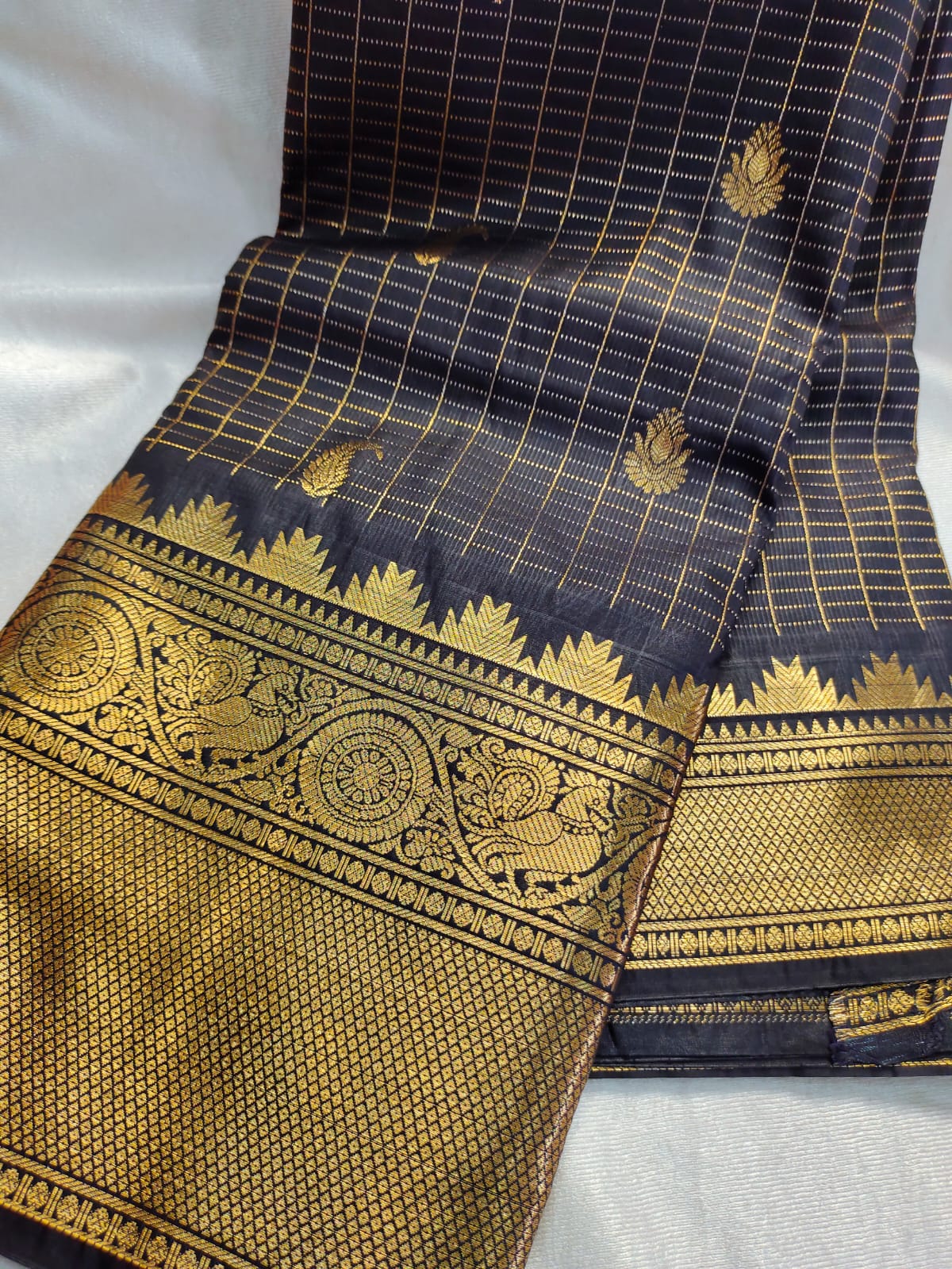 Vintage valli gadwal
