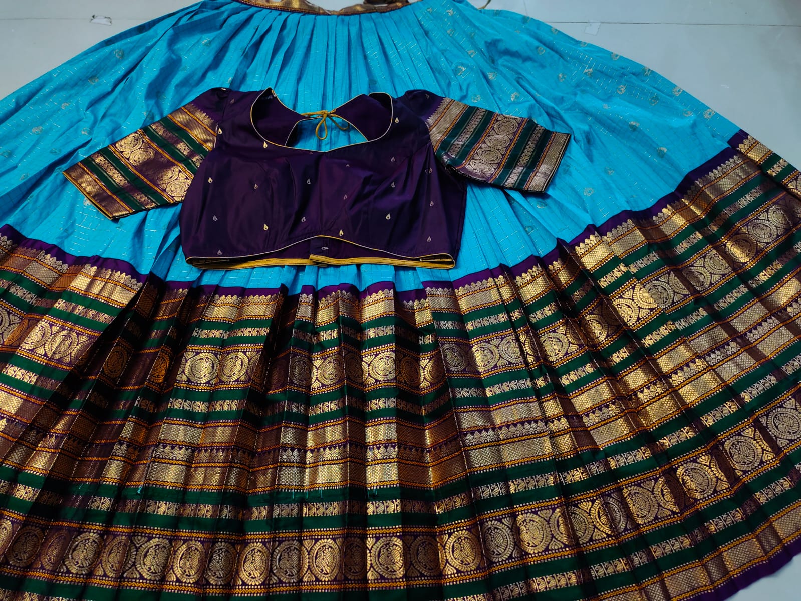 Vintage gadwal lehangas