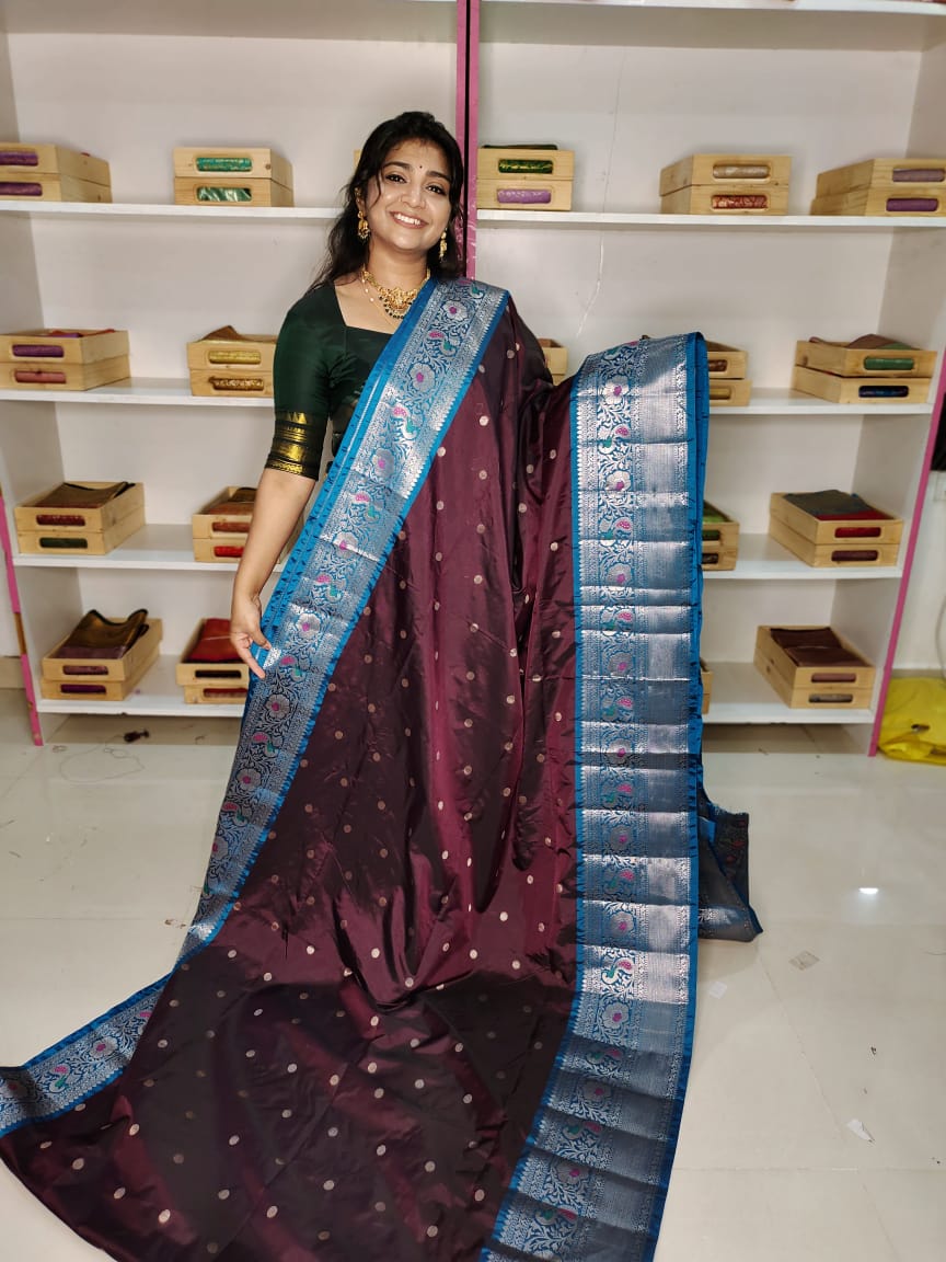 మృదువైన బనారసి పట్టు