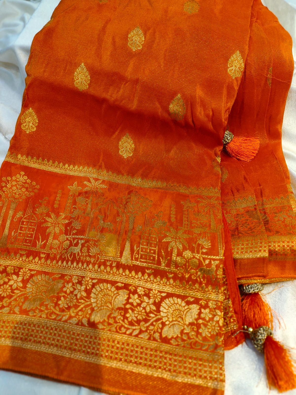 Tishu banarasi