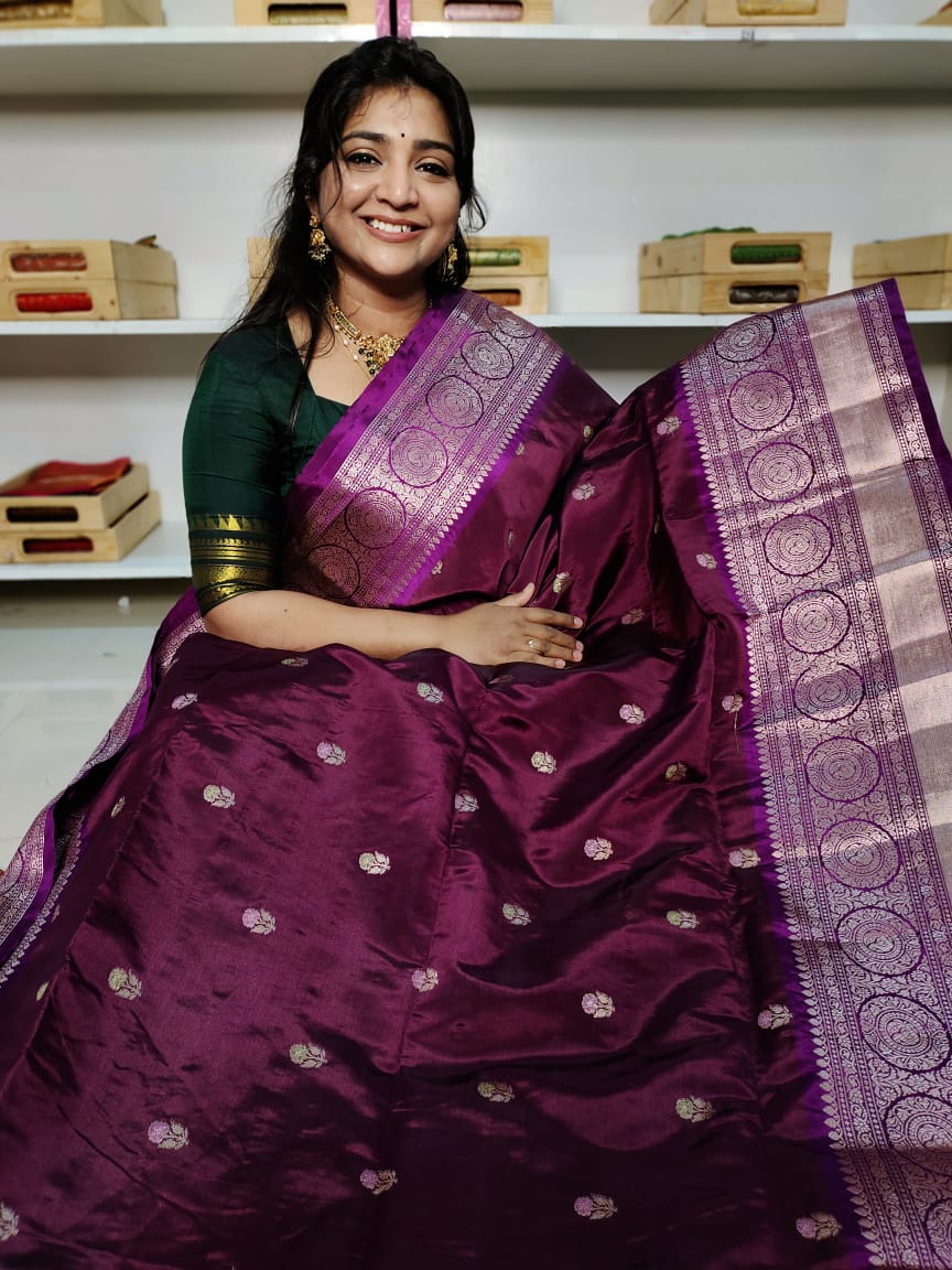 మృదువైన బనారసి పట్టు