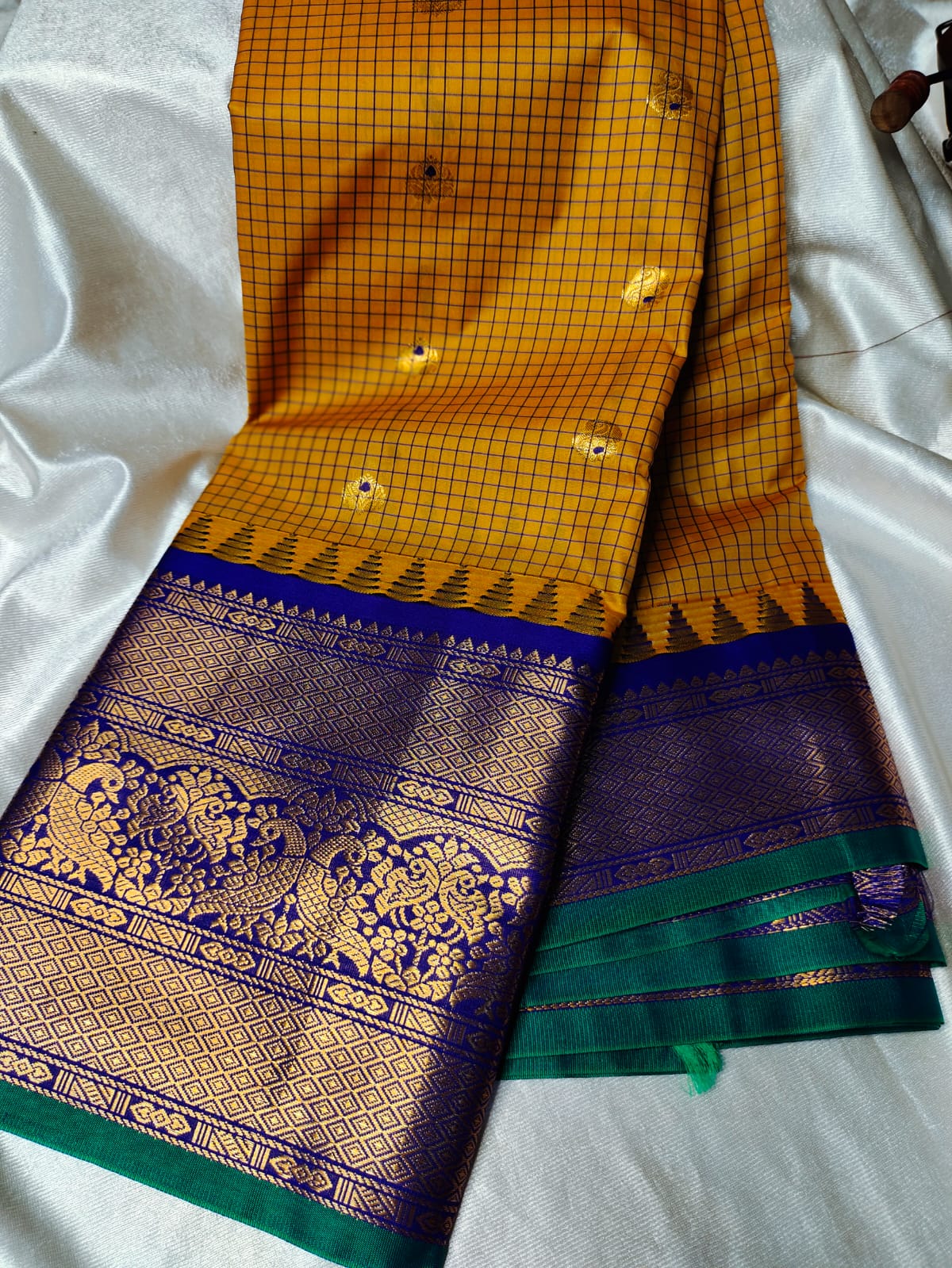 Vitange gadwal silk