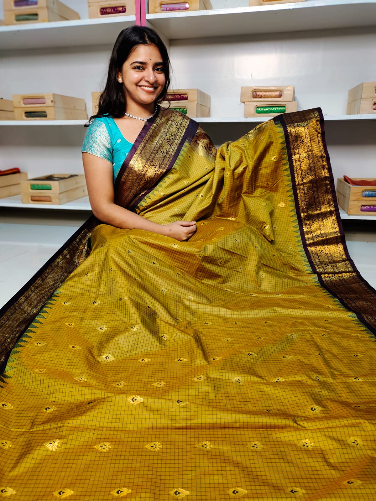 Vitange gadwal silk