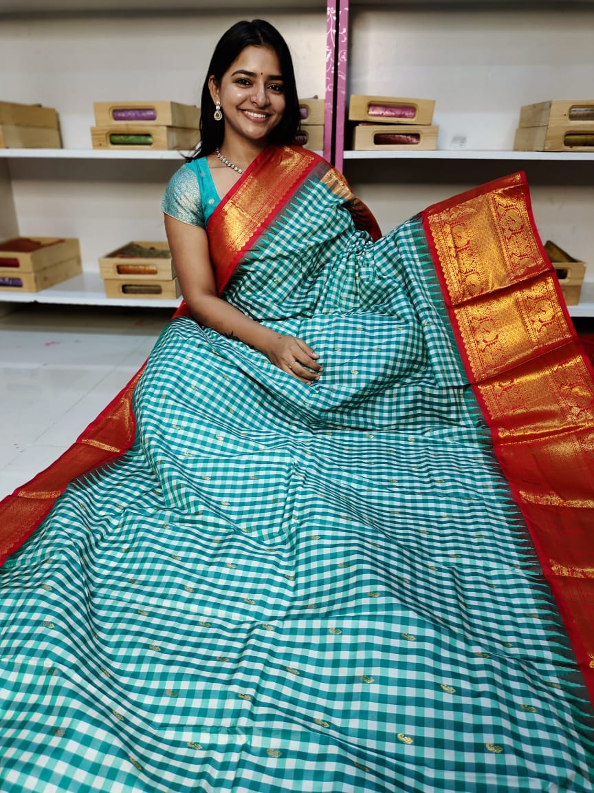 Gadwal offer sarees