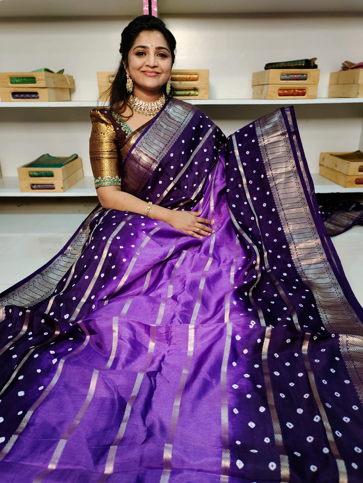 50% ఫ్యాన్సీ చీరలను అందిస్తారు