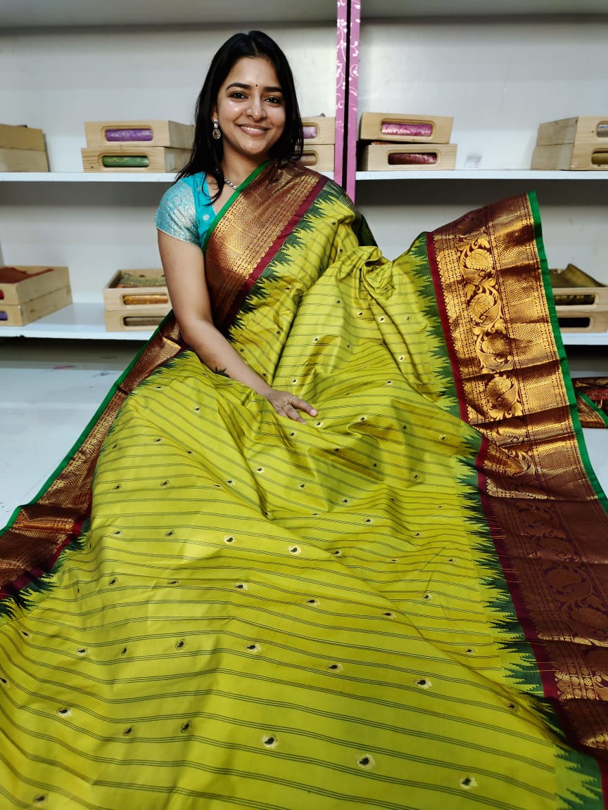 Gadwal offer sarees