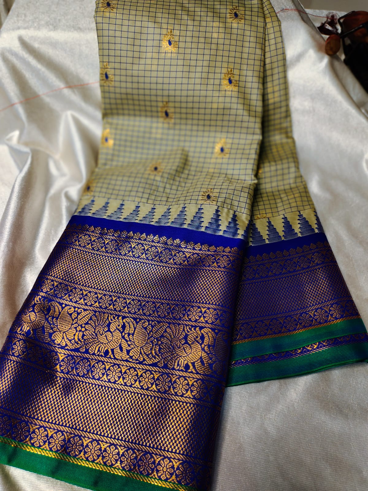Vitange gadwal silk