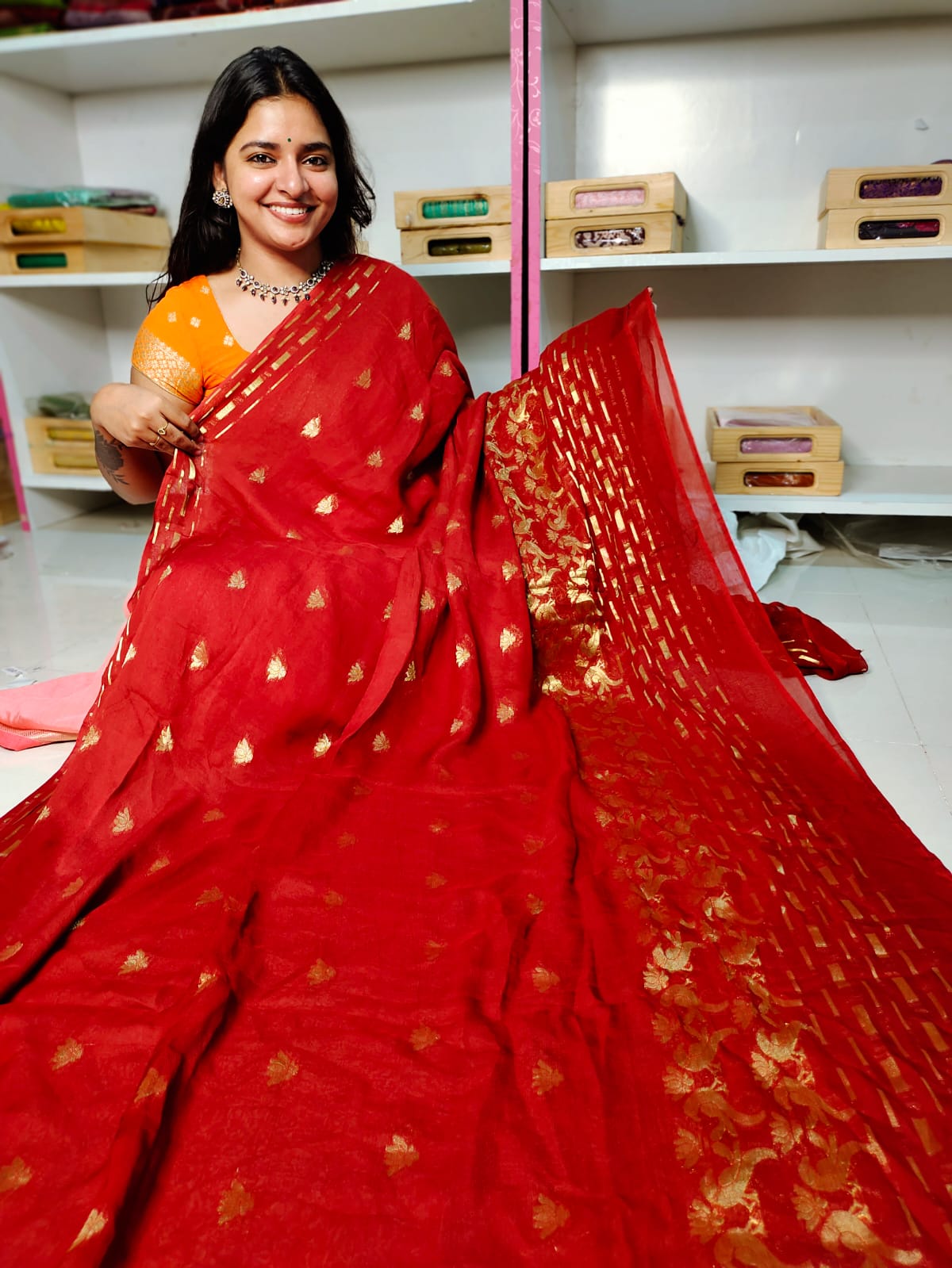 దీపావళికి చీరలు ఆఫర్ చేయండి