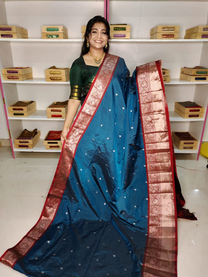 మృదువైన బనారసి పట్టు