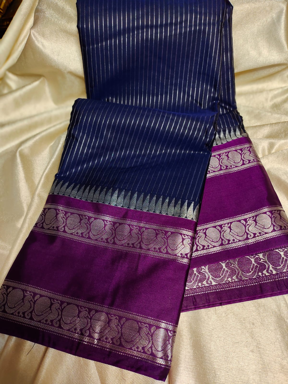 Vitange gadwal silk