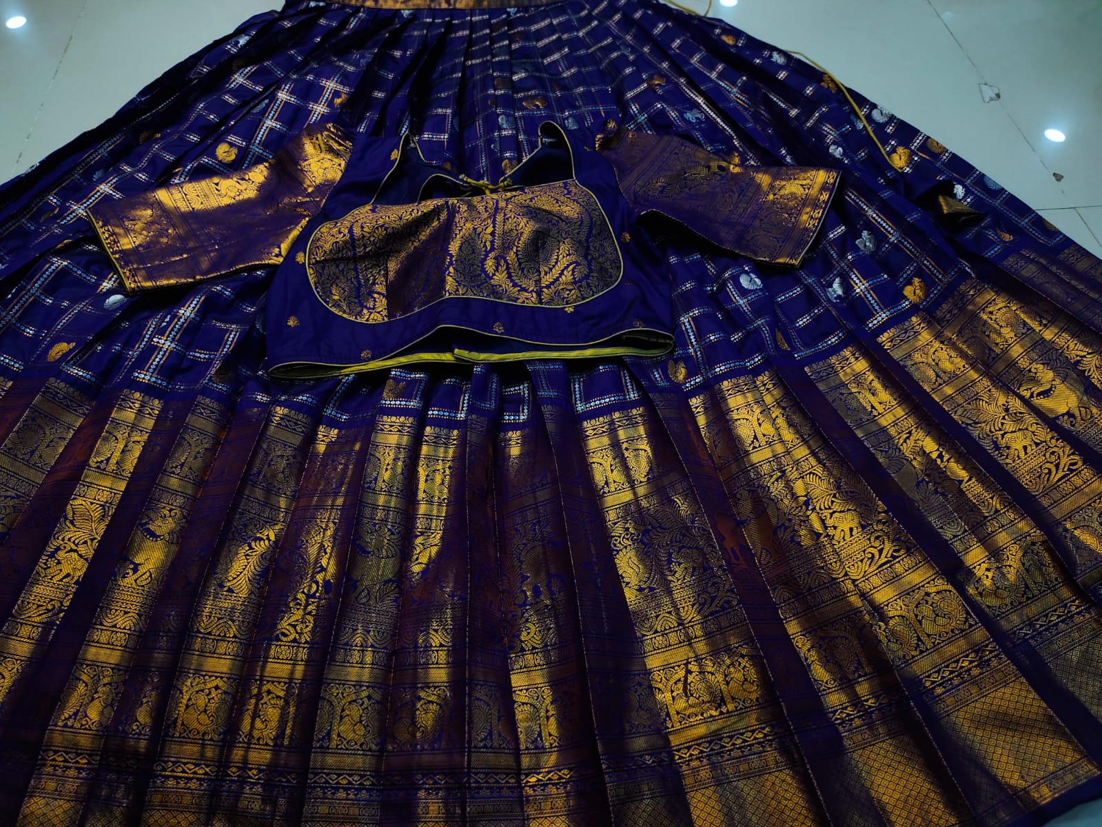 Vintage gadwal lehangas