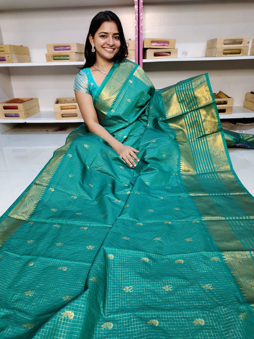 Gadwal offer sarees