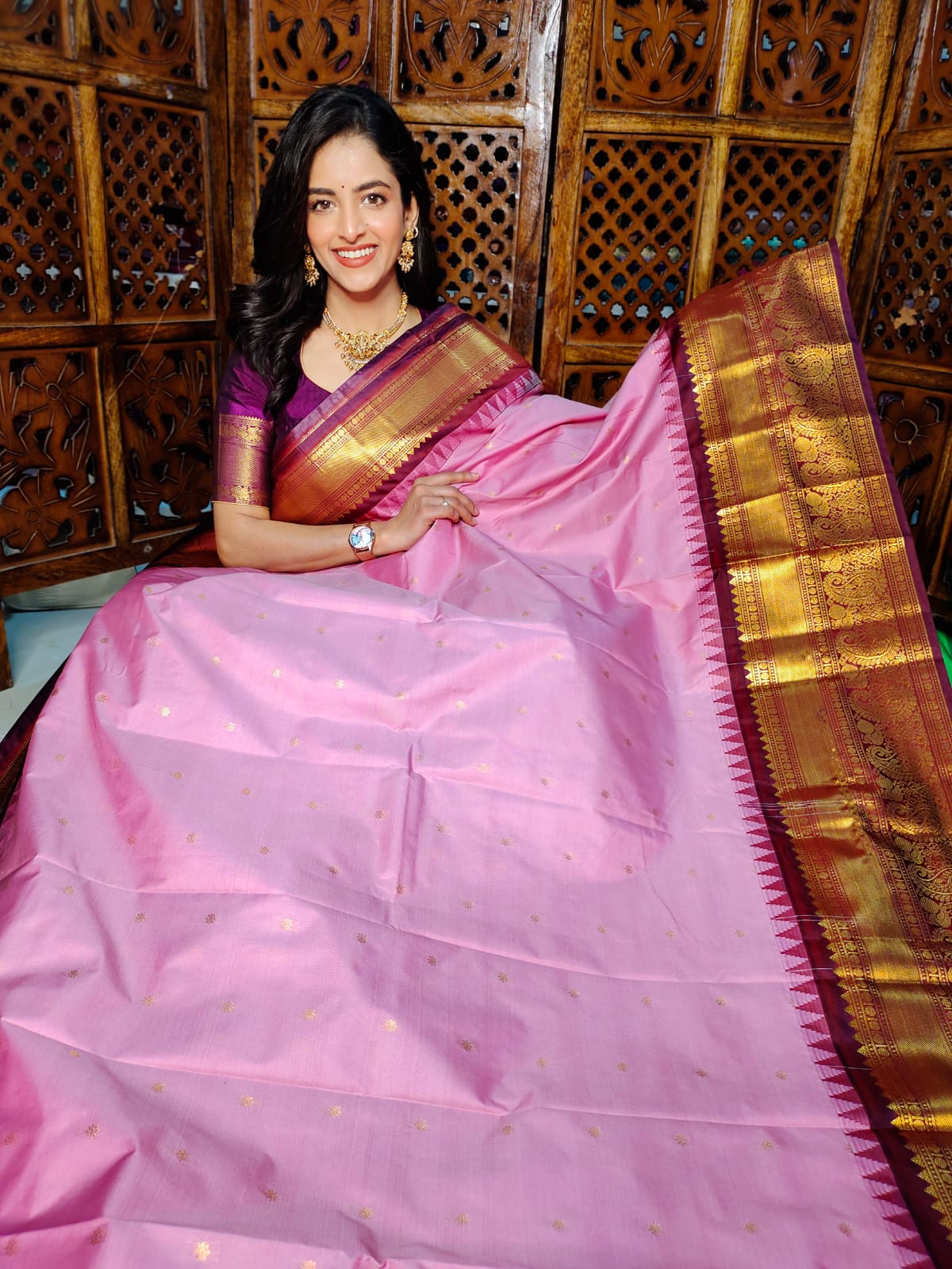 60% గద్వాల్ పట్టును అందిస్తున్నాయి