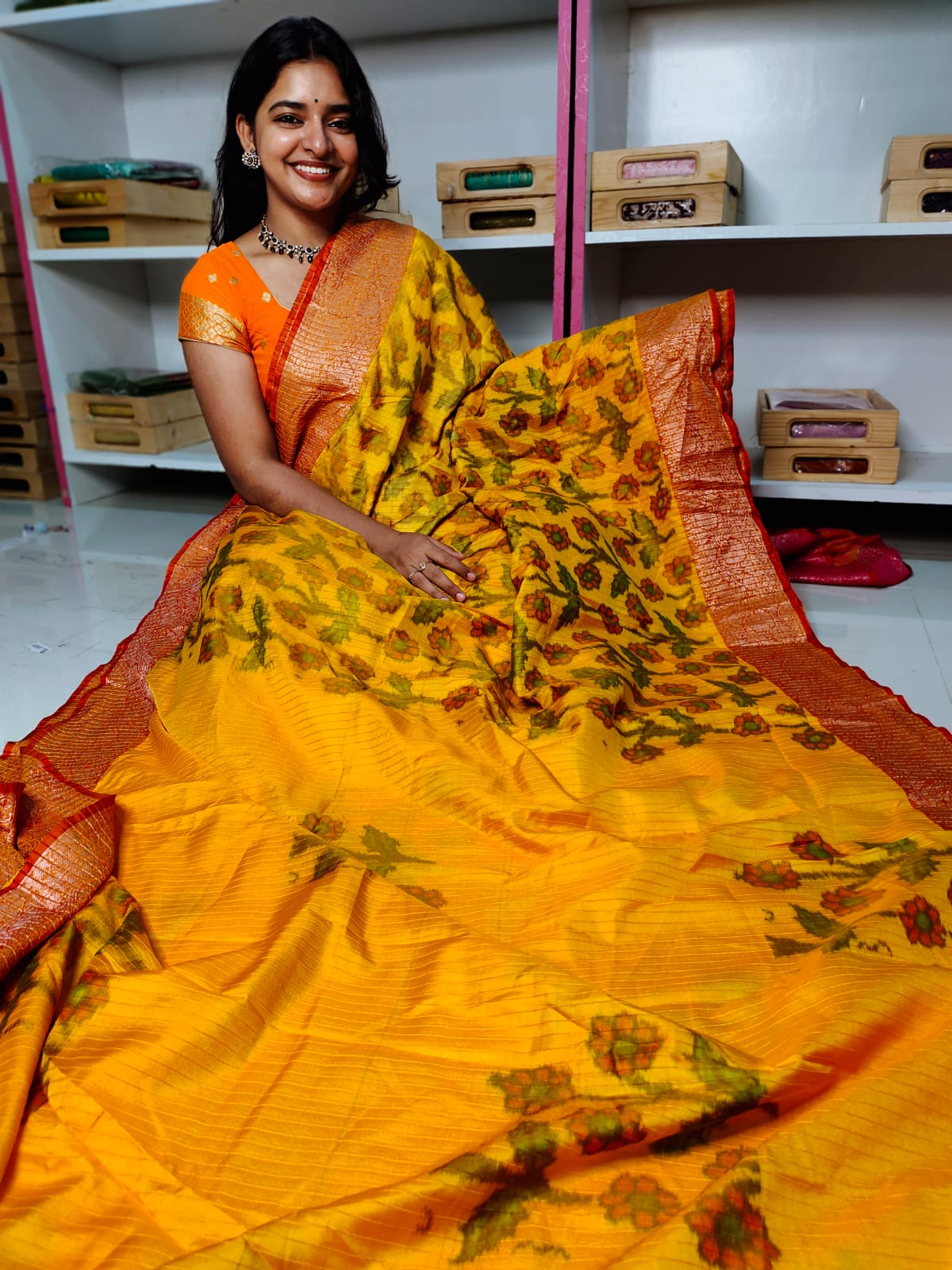 దీపావళికి చీరలు ఆఫర్ చేయండి