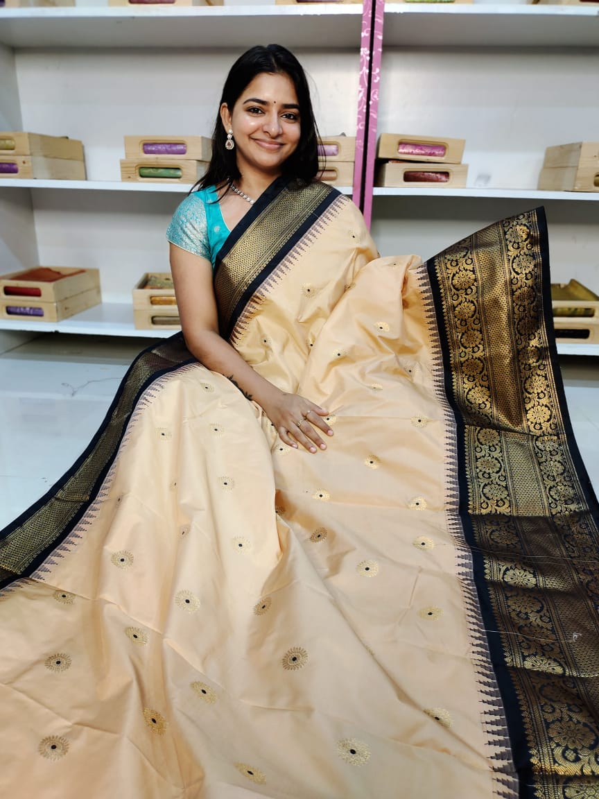 Gadwal offer sarees