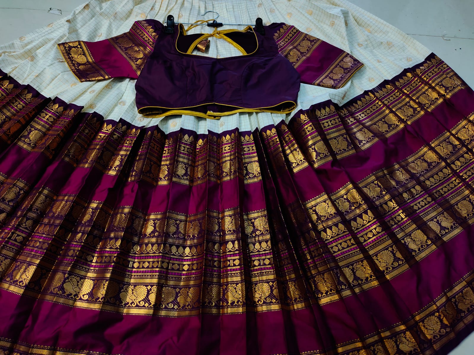 Vintage gadwal lehangas