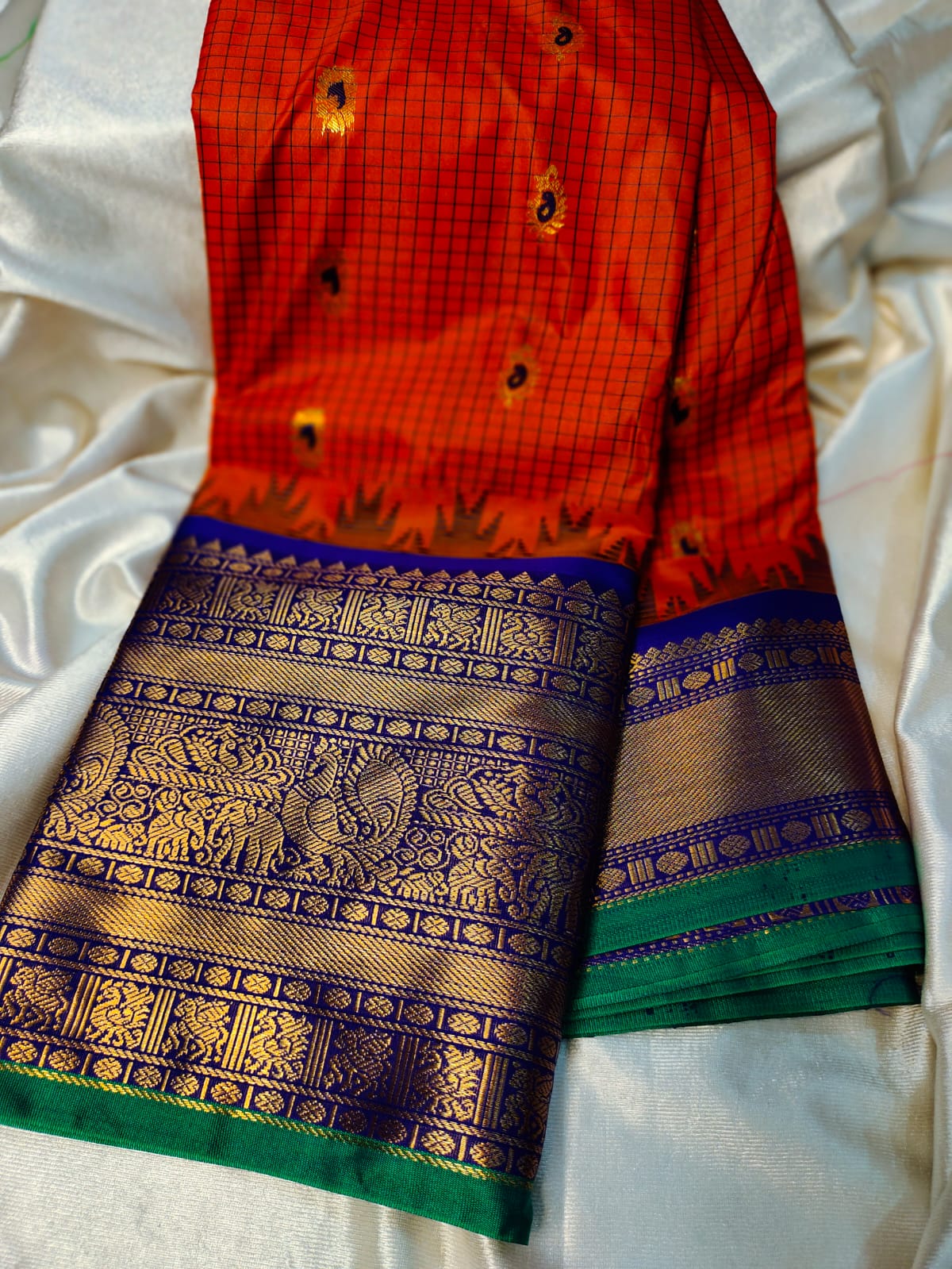 Vitange gadwal silk