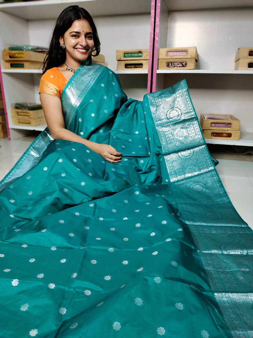 దీపావళికి చీరలు ఆఫర్ చేయండి