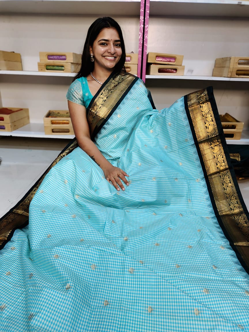 Gadwal offer sarees