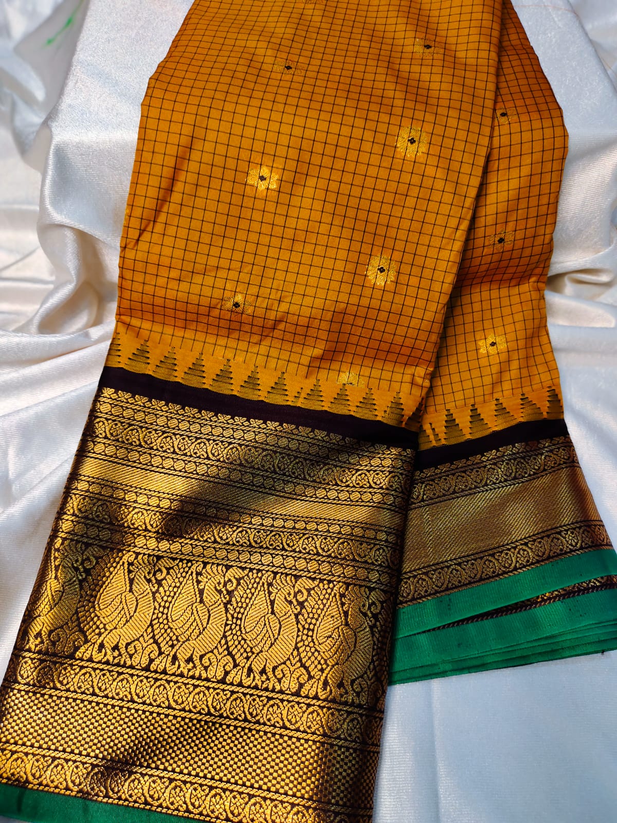 Vitange gadwal silk