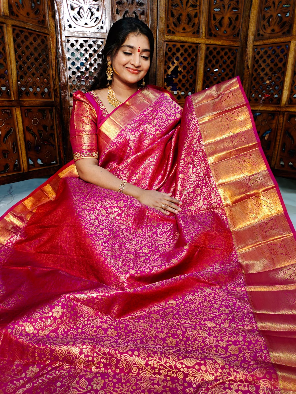 90% కంచి పట్టు చీరలను అందిస్తున్నాయి