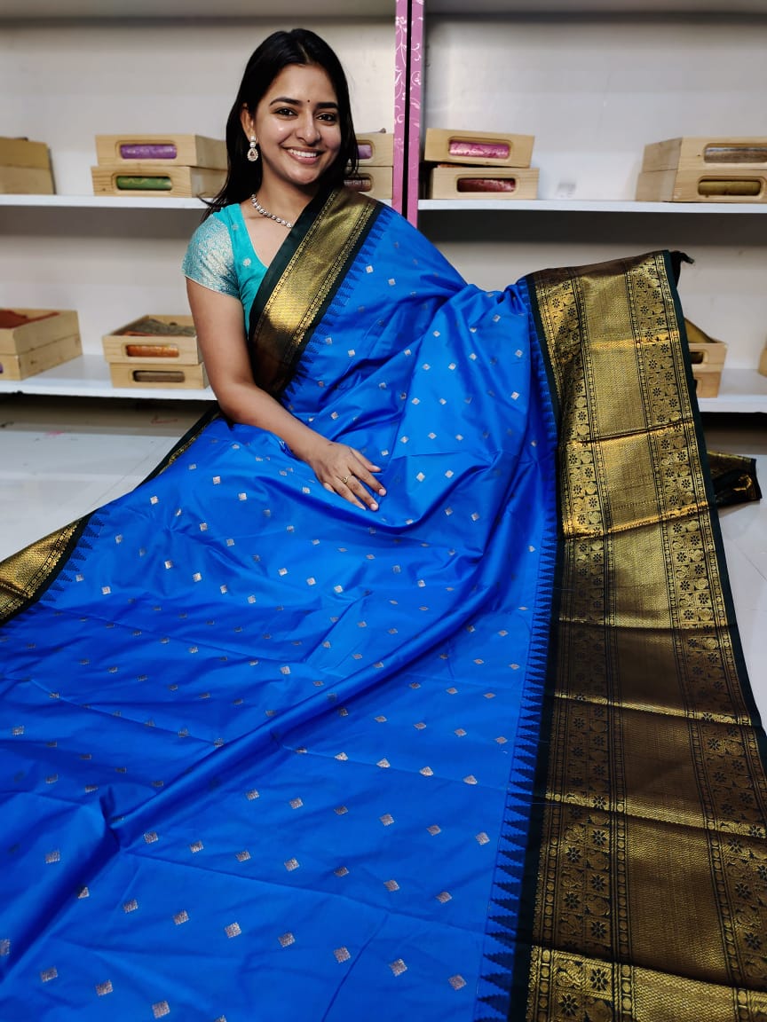 Gadwal offer sarees
