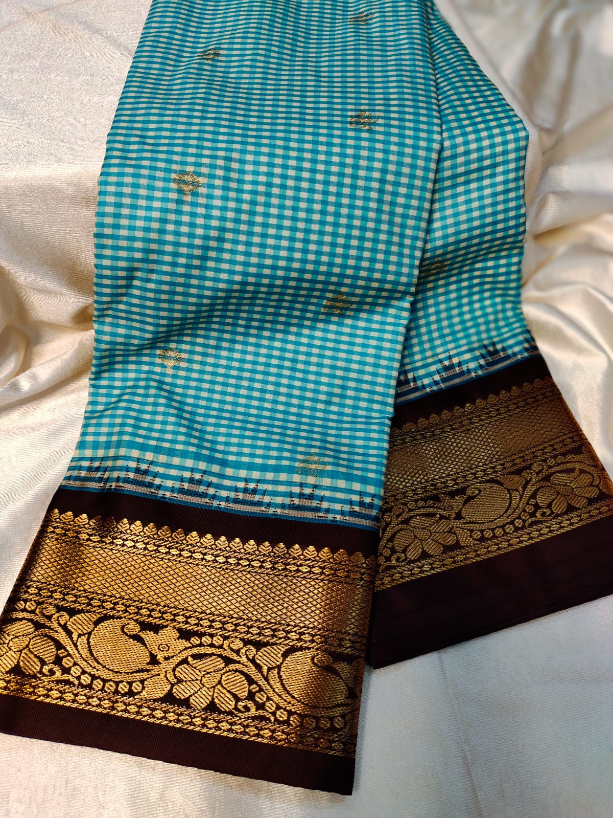 Vitange gadwal silk