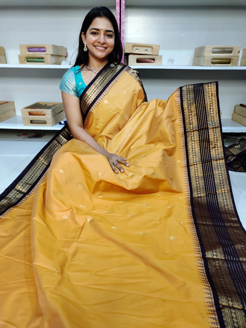 Gadwal offer sarees