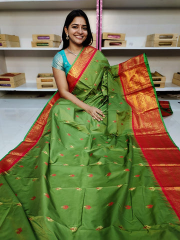 Gadwal offer sarees
