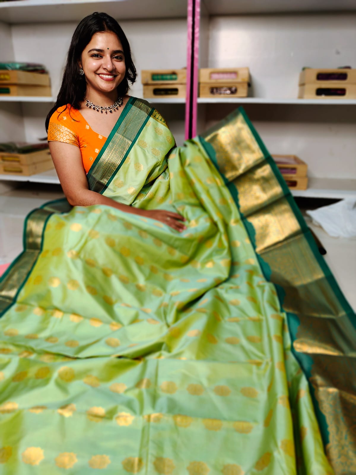 దీపావళికి చీరలు ఆఫర్ చేయండి